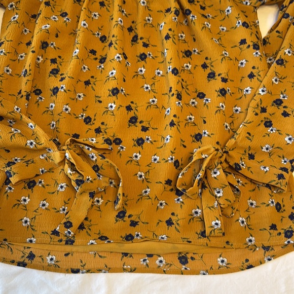 Mustard purple and white floral ruffle bow long sleeve blouse size small - Picture 5 of 10